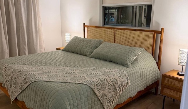 Cozy 1-bedroom apartment in beautiful Boynton Beach walk to the beach