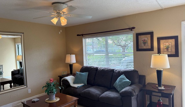 Cozy 1-bedroom apt. in charming Downtown Delray Beach two blocks from Atlantic
