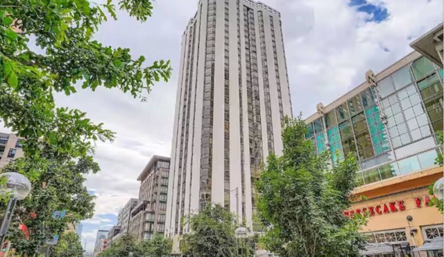 Cozy 1-bedroom condo with AC in terrific Denver location