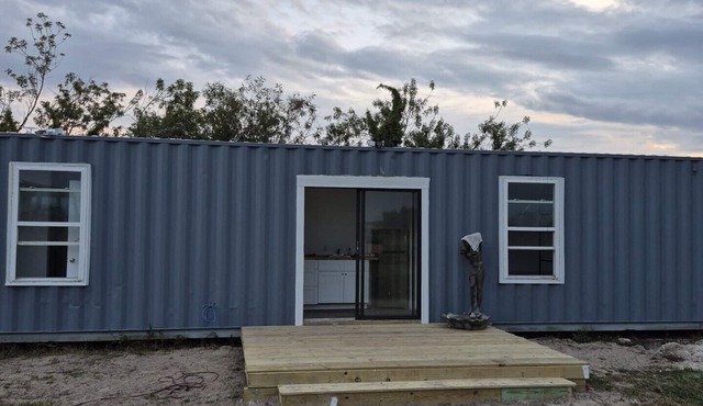 Cozy 1-bedroom cottage in beautiful Fort Pierce with AC