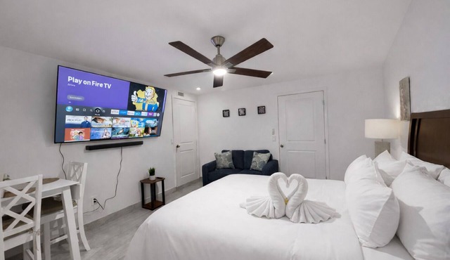 Cozy 1-bedroom studio in awesome Miami with AC