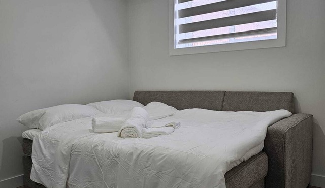 Cozy 1BR Suite, Sleeps 3, Private Entry + Parking