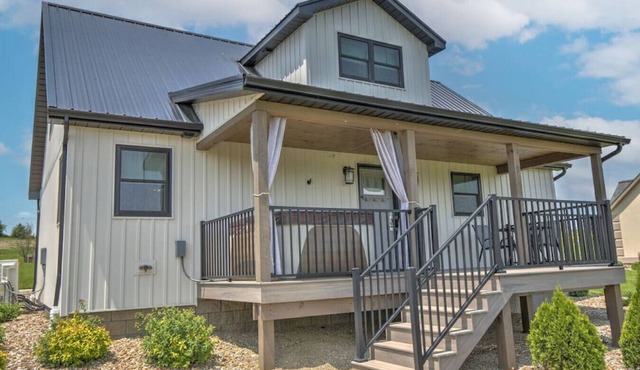 Cozy 2 Bed/Bath Cottage With Private Hot Tub