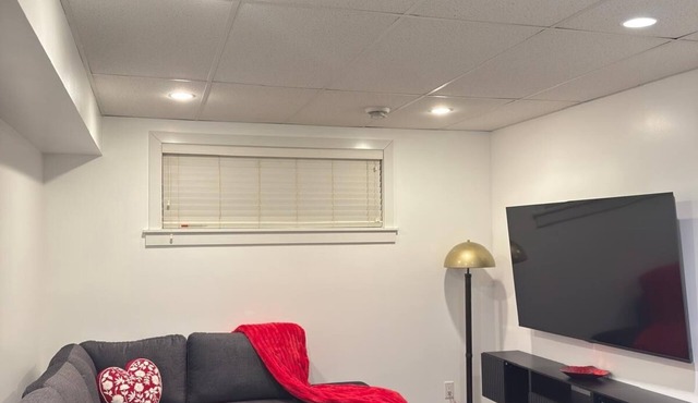 Cozy 2 Bedroom Apartment