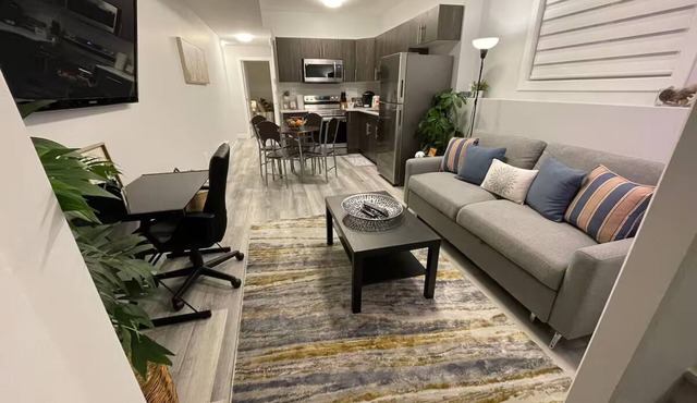 Cozy 2 Bedroom Suite in Brighton - 3 Minutes to Landmark Cinemas & Marketplace