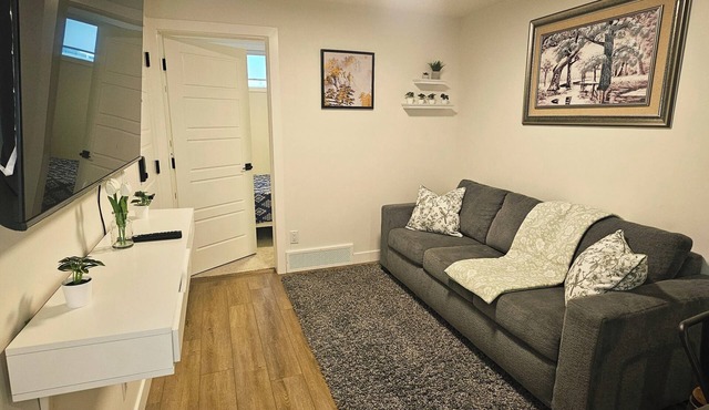 Cozy 2BR Basement Suite in Vermilion Hill SW Calgary
