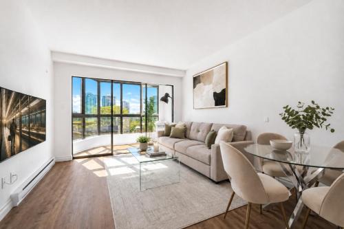 Cozy 2BR City Escape in Downtown Vancouver