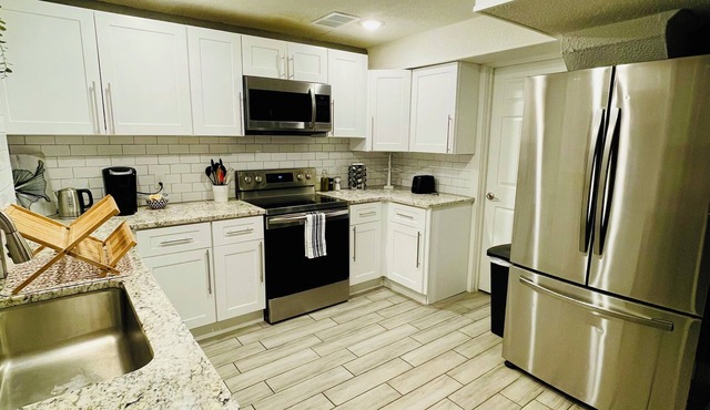 Cozy 2BR Retreat - Modern Stay Basement