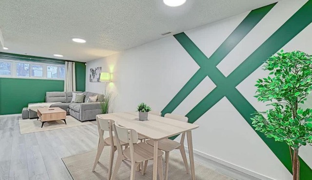 Cozy 2BR Suite Near Zoo & downtown Walk to C-Train