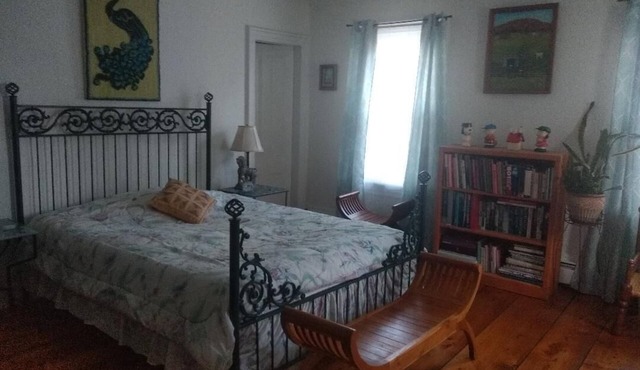 Cozy 2nd Floor 1-bedroom apartment in tranquil downtown Biddeford with AC