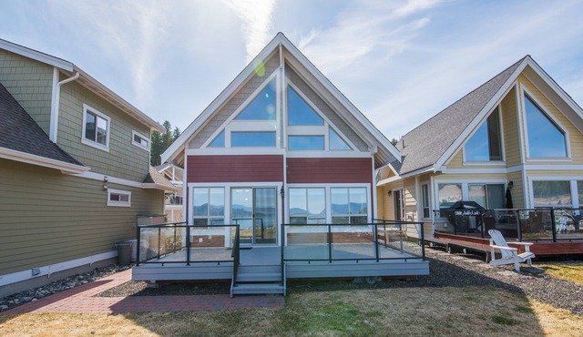 Cozy 3 Bed Lakeview Cottage at La Casa!