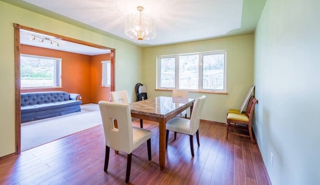 Cozy 3 Bedroom Home in Keremeos - Suite A