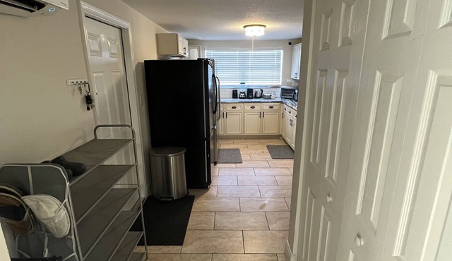 Cozy and Modern home 10 minutes from the beach !