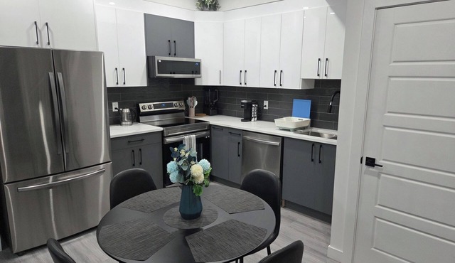 Cozy and Stylish 2 Bdr Suite with Private Entrance