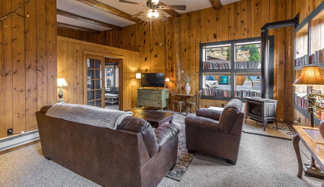 Cozy Bungalow in the Heart of Historic Downtown Creede!