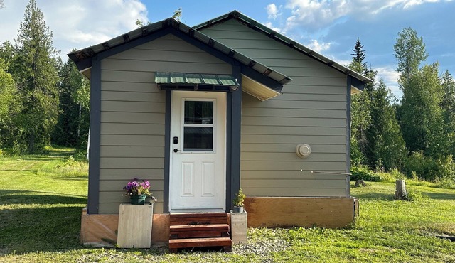 Cozy cabin on 10 acres in Clearwater BC