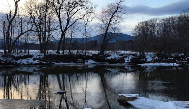 Cozy Cabin with beautiful mountain view located along the scenic Saco River