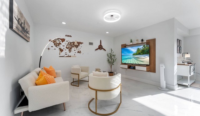 Cozy, Centric, Private & Spacious 1/1 Guest House w/AC & WiFi in Miami Springs