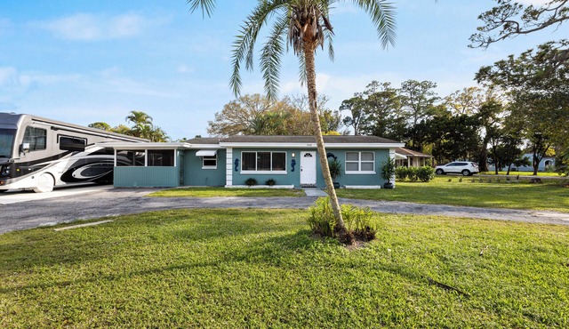 Cozy & Coastal Fort Pierce Pool home