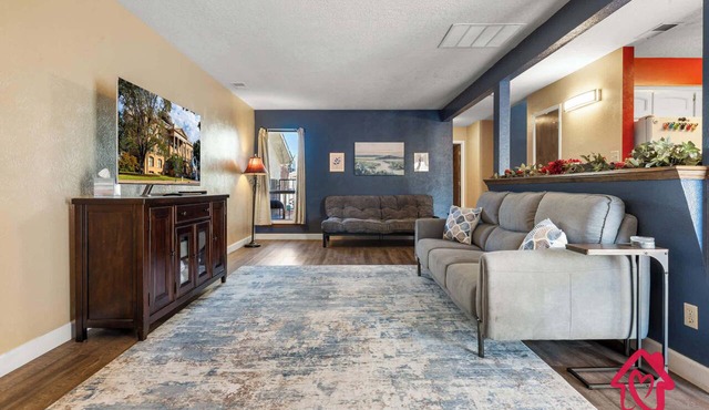 Cozy Comfort at Loma Del Rey - An Irvie Home