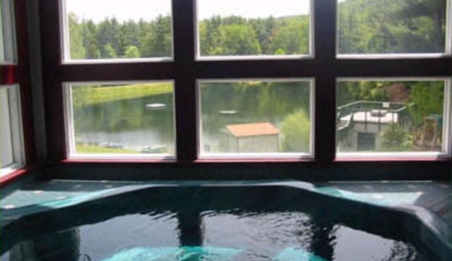 Cozy Condo in the White Mountain - SWIM AT OUR PRIVATE POND