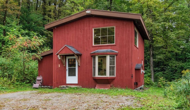 Cozy Cottage at Cold Moon Farm!