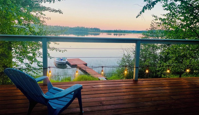 Cozy lakefront cabin on Nukko Lake.