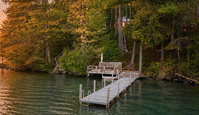 Cozy Lakefront Escape | Dock + Kayaks | Winni