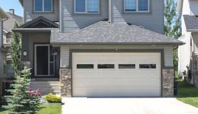 Cozy & Luxurious Ridge Home - including 2nd suite