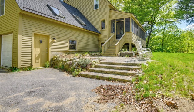 Cozy Mountain Home - 3 Mi to New Found Lake!