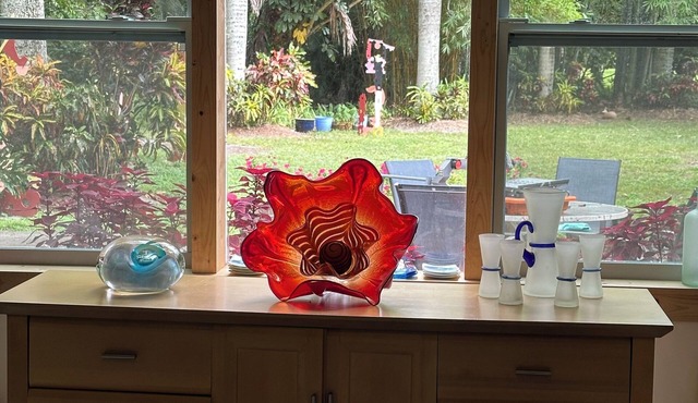 Cozy one bedroom guest house on peaceful 5 acre mango farm in Loxahatchee .