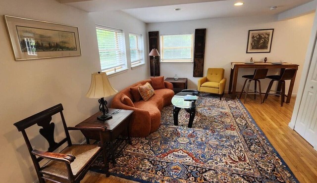 Cozy private 2 bed apartment in Shelburne Falls
