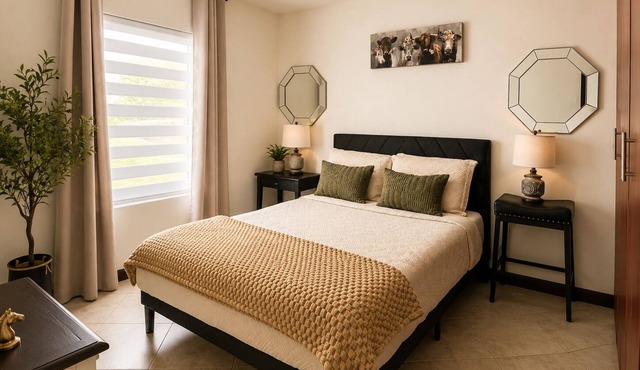 cozy private 2BR Suite w/Gated Parking