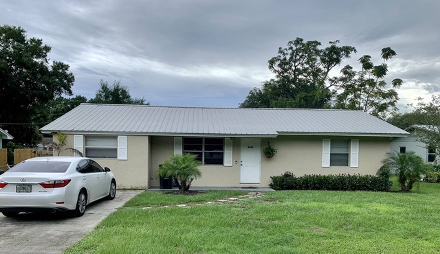 Cozy private home 5 minutes from Okeechobee Lake