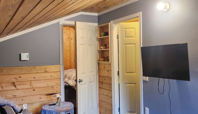 Cozy, Quite, Private Loft, Near Ocean, Center of Haida Gwaii (Port Clements)