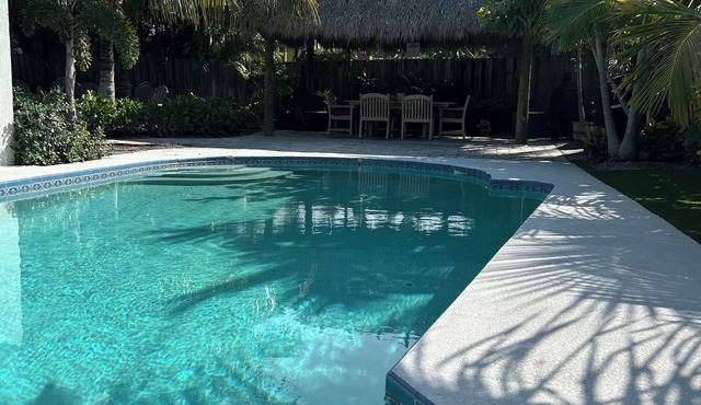 Cozy SeaGrape Cottage ~ 5 minutes to quiet beach