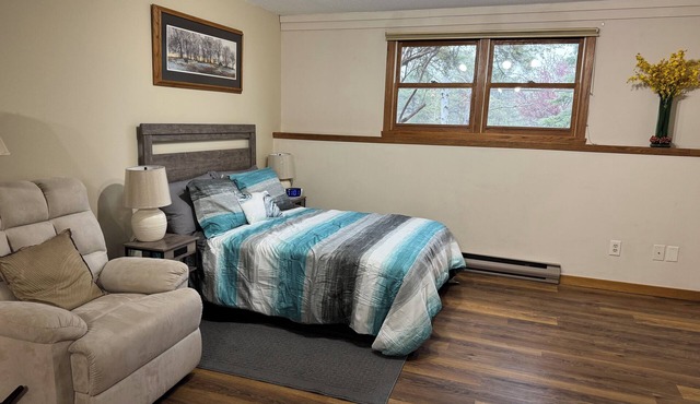 Cozy studio in delightful Rapid City, 15 minutes from the beautiful Black Hills.