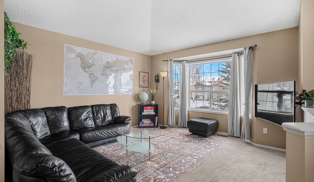 Cozy travel-themed retreat near Tamarack shops, dining, games & coffee bar.