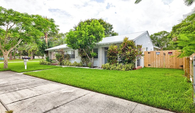 Cozy Villa #1, 3 minutes from Downtown & 10 minutes to the Beach