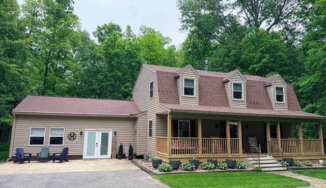 Crafting Retreat House in the Woods