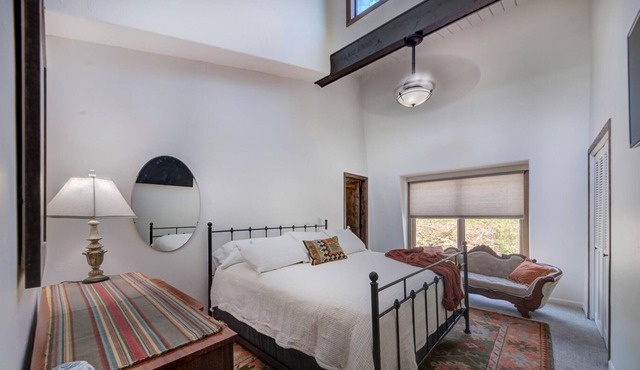 Creekside RondeView - Townhome with amazing views!
