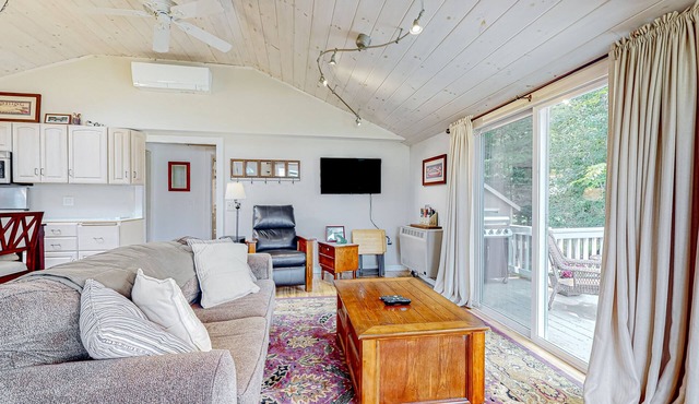 Crystal Lake Cottage | House in Gilmanton