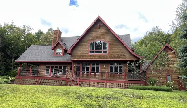 Custom ski house less than 1 mile from Okemo Mtn.