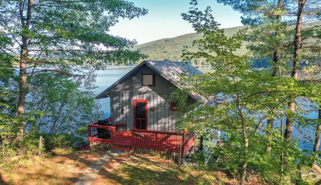 Darling studio over boathouse on Lake Kanasatka