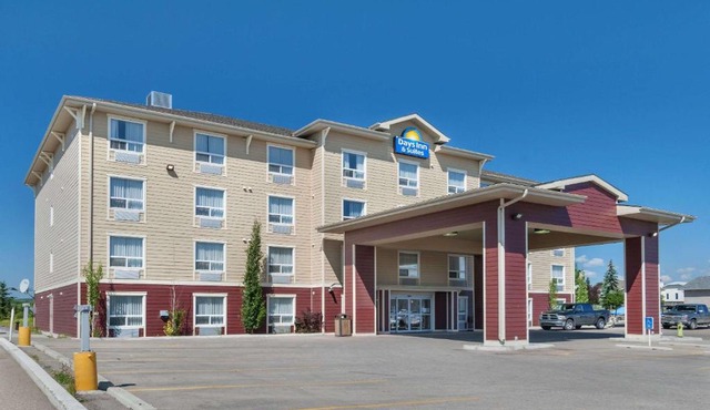 Days Inn & Suites by Wyndham Cochrane