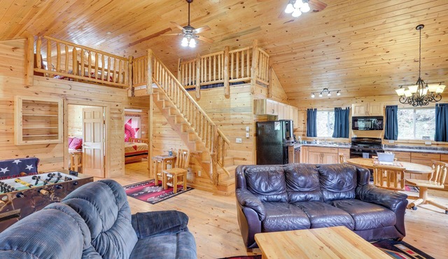 Deadwood Cabin w/Foosball Table, Near Sanford Lab