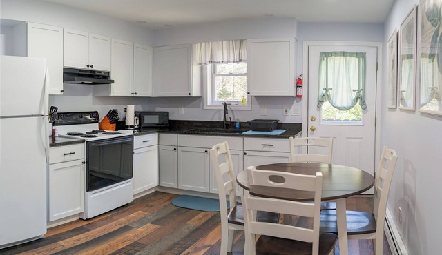 Delightful Woodland Apartment B