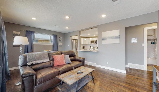 Denver 2 King Beds, Remodeled & Stylish Upper Unit