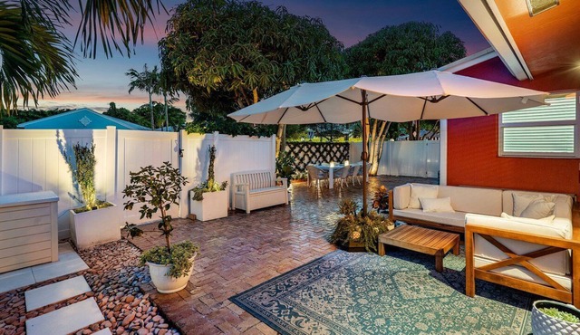 Designer's Beach Cottage with an Instagram Adorable Private Porch!
