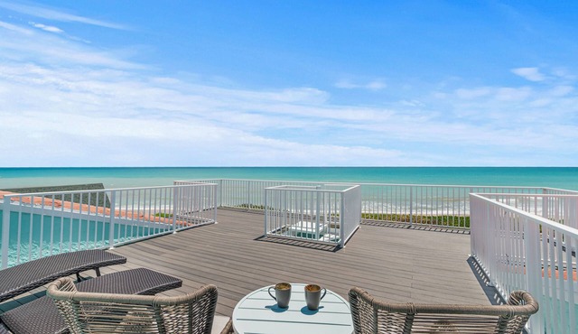 Direct Oceanfront Hideaway Beach House 3 story with Rooftop Terrace!